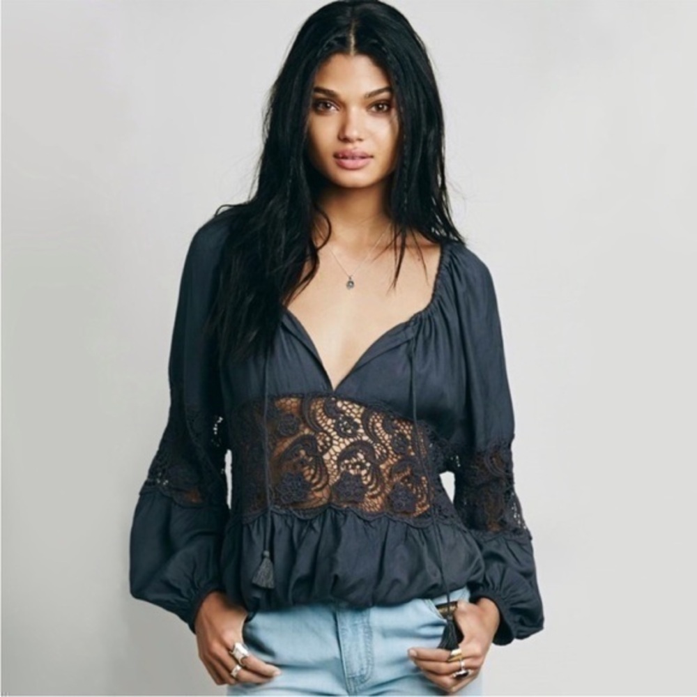Free People Gotta Love It Boho Peasant Top Crochet Center RARE oversized Gray